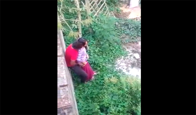 BOKEP INDO | NGINTIPIN PASANGAN YANG LAGI MESUM DI ALAS SEBELAH RUMAH