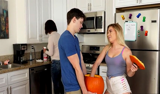 BOKEP BARAT | NGENTOT DENGAN KAKAK DI HARI HALLOWEN