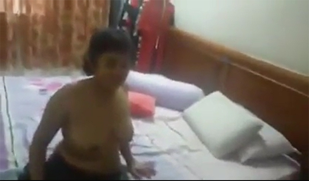 BOKEP INDO | TENGOK PEMBANTU SENDIRI LAGI TELANJANG