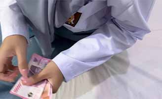 Bokep Indo Sewa Siswi SMA Pakai Kondom