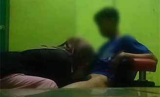 Bokep Indo Hampir Ketauan Ibuku Saat Aku Entot Memek Sepupuku Di Ruang Tamu
