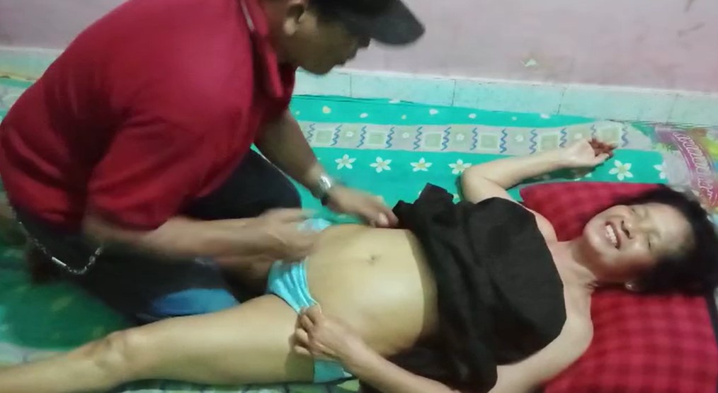 Bokep Indo Mbah Maryono Pijat Langganan Emak Emak